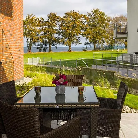 Ahoy Puck Apartament Przy Plazy Z Widokiem Na Morze Exterior photo